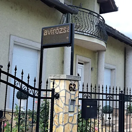 Tavirózsa *