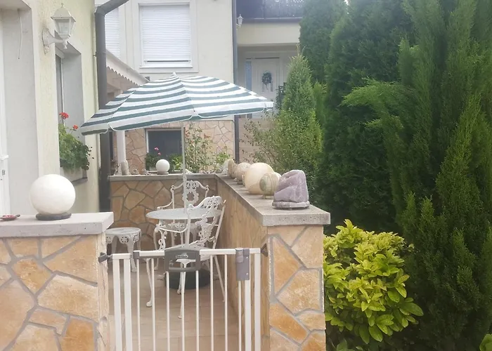 Tavirózsa Apartamento *